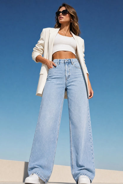 BellaClue Sofia Jean — Light Wash, pose